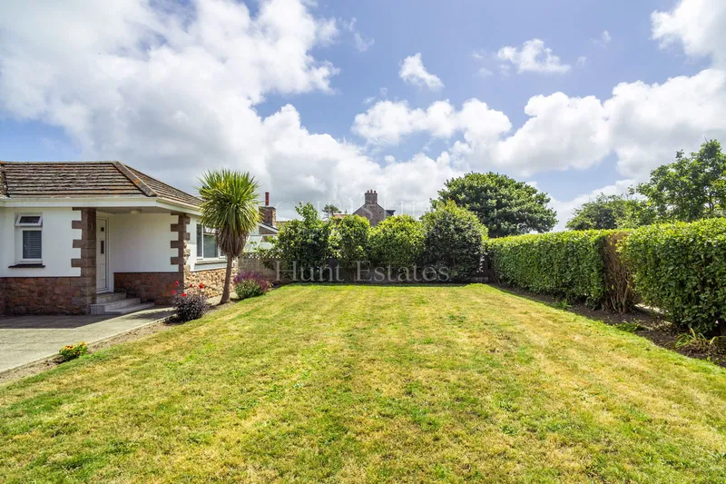Detached Bungalow In Quiet Location With Field, Stable And Multipurpose Storage — photograph 6