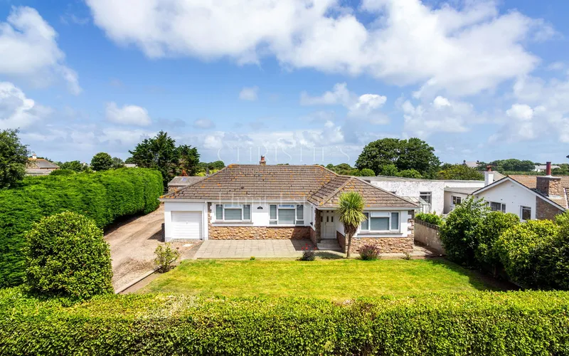 Detached Bungalow In Quiet Location With Field, Stable And Multipurpose Storage — photograph 4