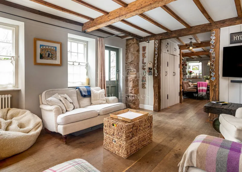 Granite Cottage In Sought After Location — photograph 6