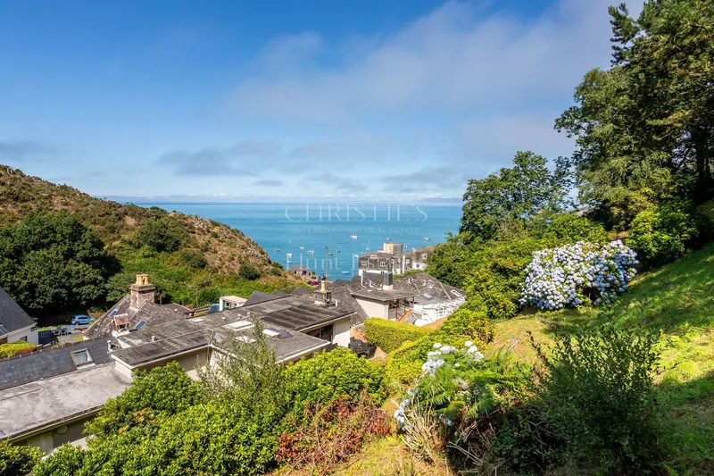 EXCITING OPPORTUNITY IN BOULEY BAY — photograph 2