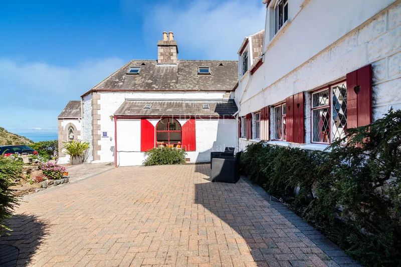 EXCITING OPPORTUNITY IN BOULEY BAY — photograph 6