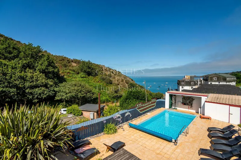 EXCITING OPPORTUNITY IN BOULEY BAY — photograph 3