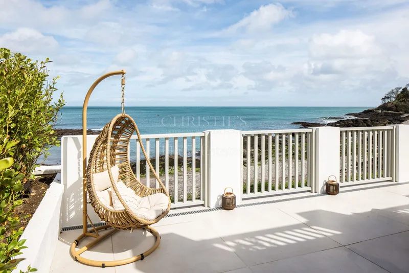 Contemporary Beach House With Stunning Sea Views — photograph 4