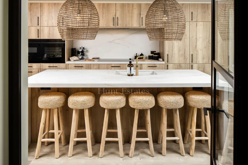 Contemporary Beach House With Stunning Sea Views — photograph 6