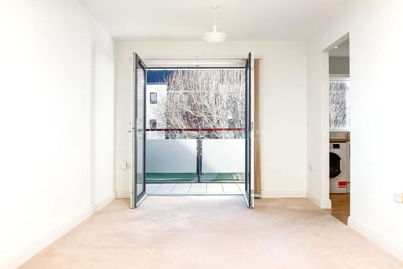 L’ Hermitage Apartment with Balcony and Parking — photograph 4