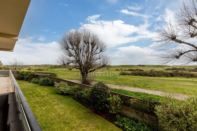 Spacious Apartment Overlooking The Royal Jersey Golf Course — photograph 8