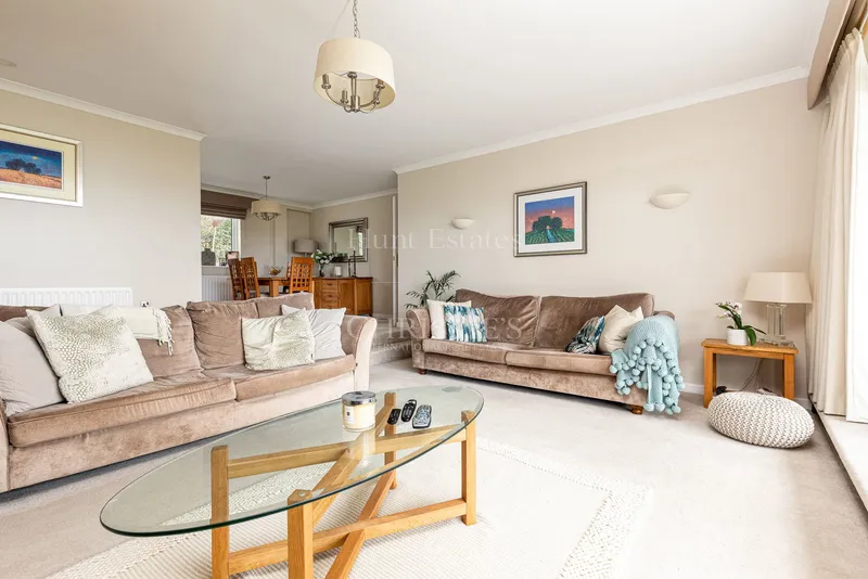 Spacious Apartment Overlooking The Royal Jersey Golf Course — photograph 10