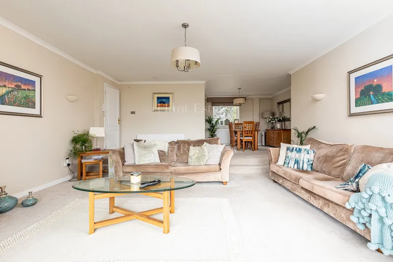 Spacious Apartment Overlooking The Royal Jersey Golf Course — photograph 9