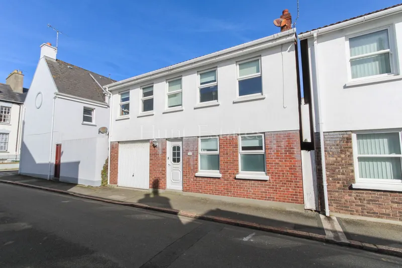 DETACHED TWO BEDROOM HOUSE WITH GARAGE AND GARDEN — main photograph