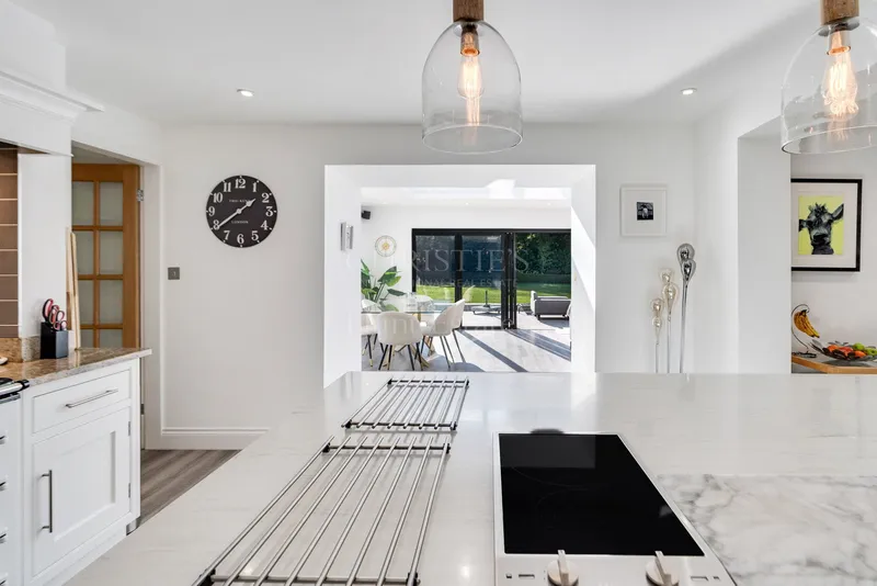 Modern Large Countryside Residence — photograph 7