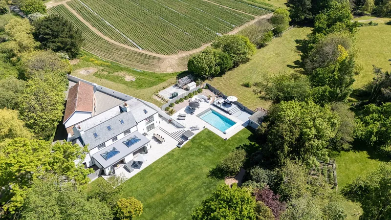 Modern Large Countryside Residence — main photograph