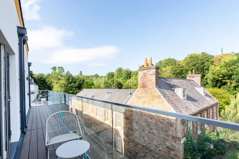 THREE BEDROOM LUXURY TOWNHOUSE — main photograph