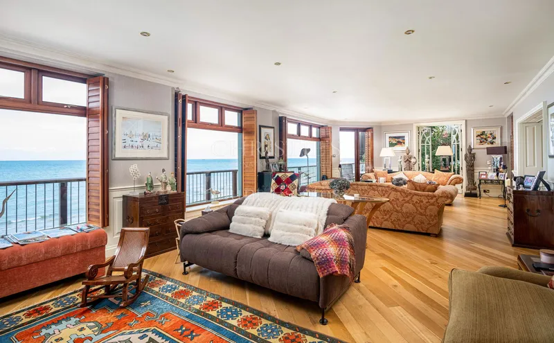 Five Bedroom Beachfront Home With Uninterrupted Sea Views — photograph 7