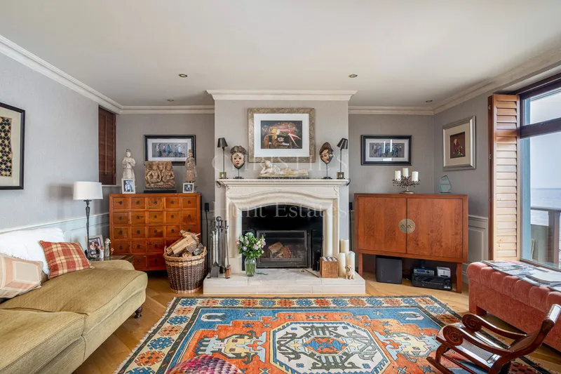 Five Bedroom Beachfront Home With Uninterrupted Sea Views — photograph 10