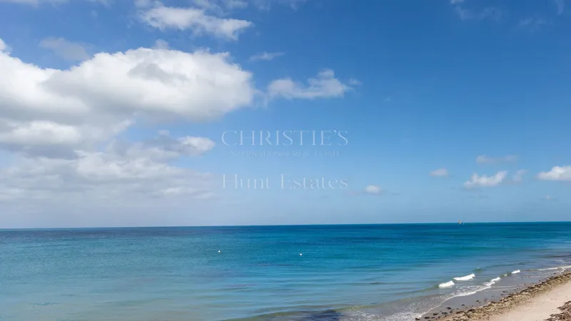 Five Bedroom Beachfront Home With Uninterrupted Sea Views — photograph 3