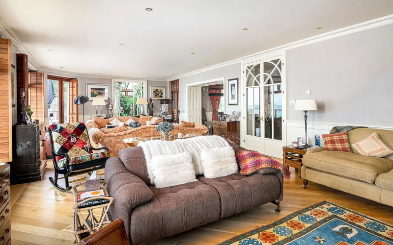 Five Bedroom Beachfront Home With Uninterrupted Sea Views — photograph 9