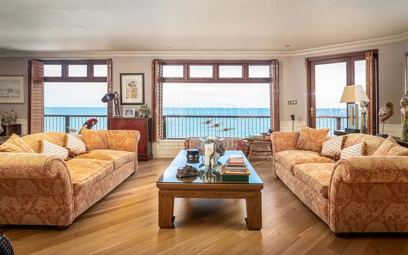 Five Bedroom Beachfront Home With Uninterrupted Sea Views — photograph 5