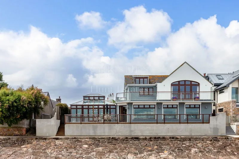 Five Bedroom Beachfront Home With Uninterrupted Sea Views — main photograph
