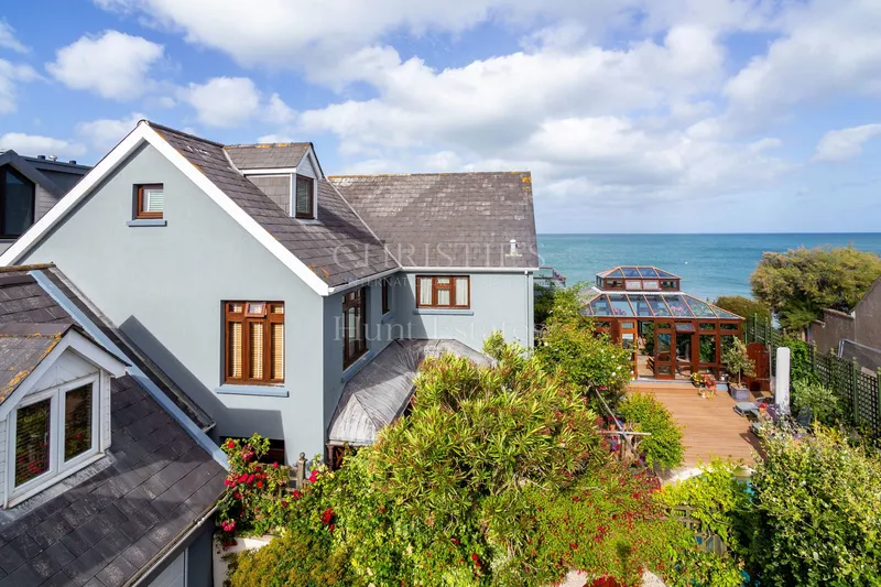 Five Bedroom Beachfront Home With Uninterrupted Sea Views — photograph 2