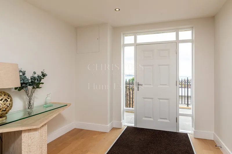 Stylish Four Bedroom Townhouse in The Heart of St Aubin — photograph 3