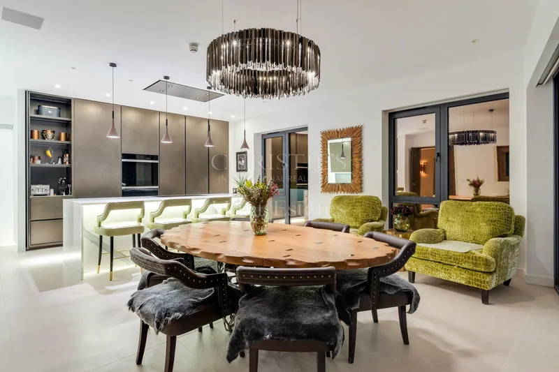 Luxurious Modern Home in Private Setting with Sea Views — photograph 7