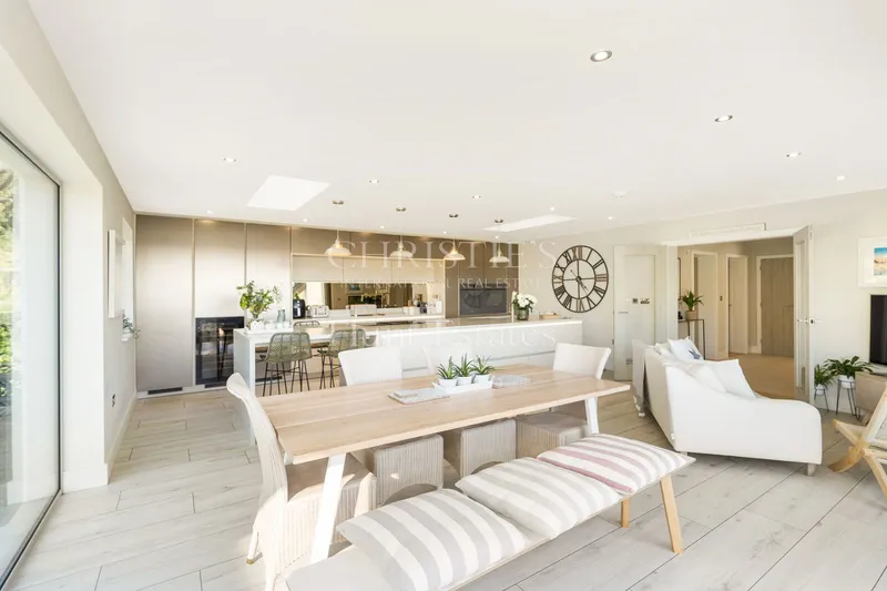 BEAUTIFUL DETACHED HOME WITH SEA VIEWS ACROSS OUAISNE BAY — photograph 6