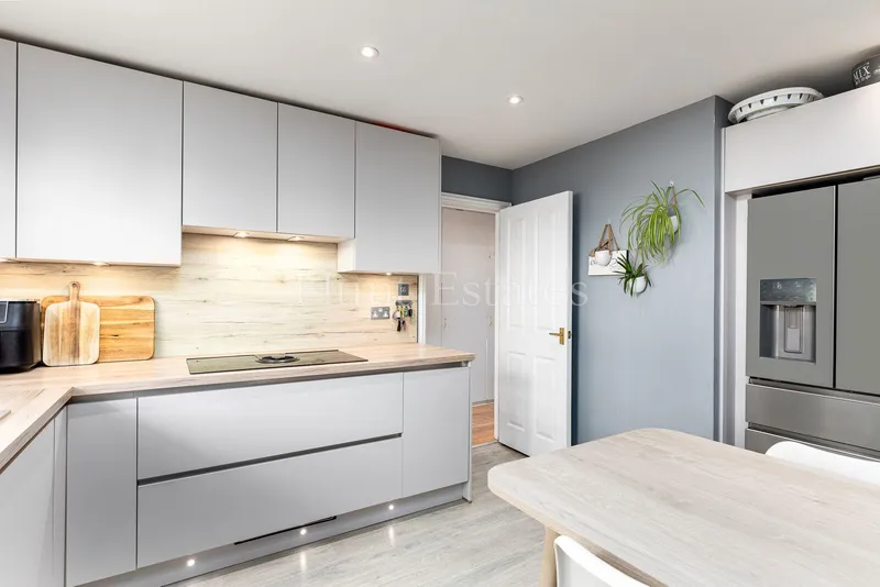 Attractive, spacious four-bedroom, two-bathroom family home — photograph 2