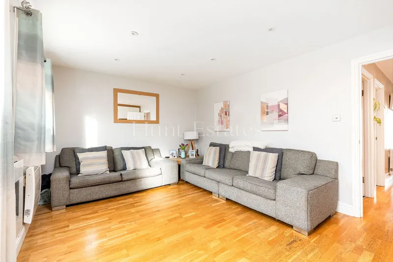 Attractive, spacious four-bedroom, two-bathroom family home — photograph 6