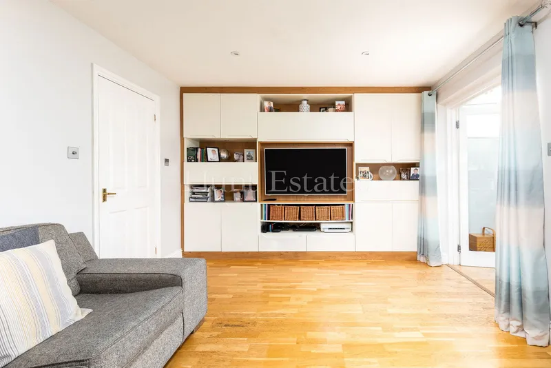 Attractive, spacious four-bedroom, two-bathroom family home — photograph 5