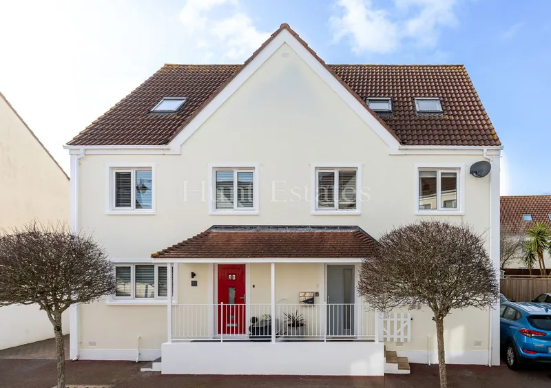 Attractive, spacious four-bedroom, two-bathroom family home — main photograph