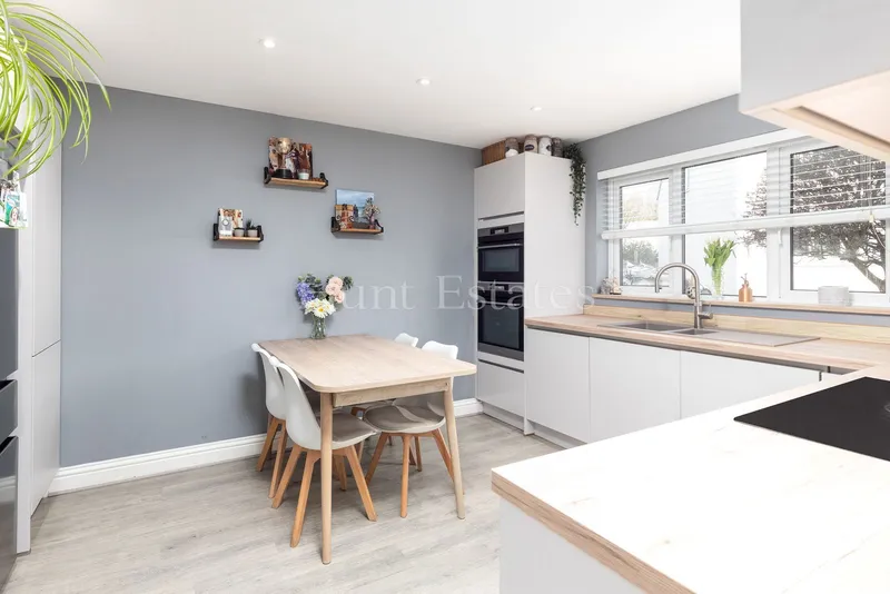 Attractive, spacious four-bedroom, two-bathroom family home — photograph 4