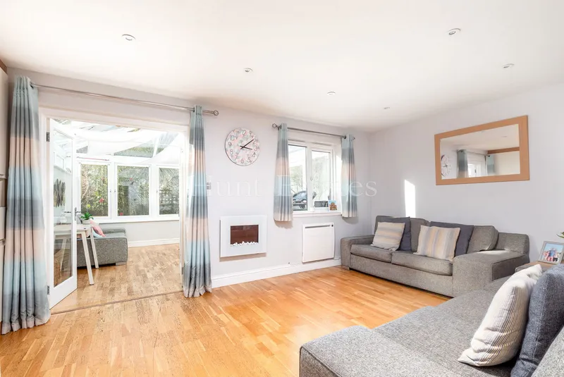 Attractive, spacious four-bedroom, two-bathroom family home — photograph 7