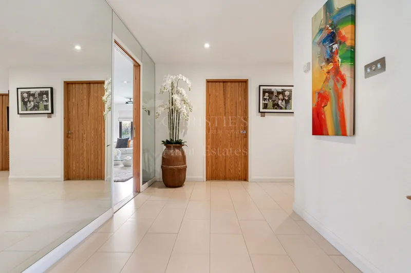 Contemporary Bungalow In Park Estate — photograph 3