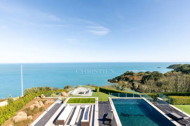 Coastal Supremacy With Uninterrupted Views To France — photograph 3