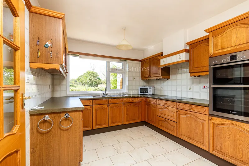 Three-Bedroom Semi-Detached Rural Home in Trinity, Near the North Coast — photograph 3