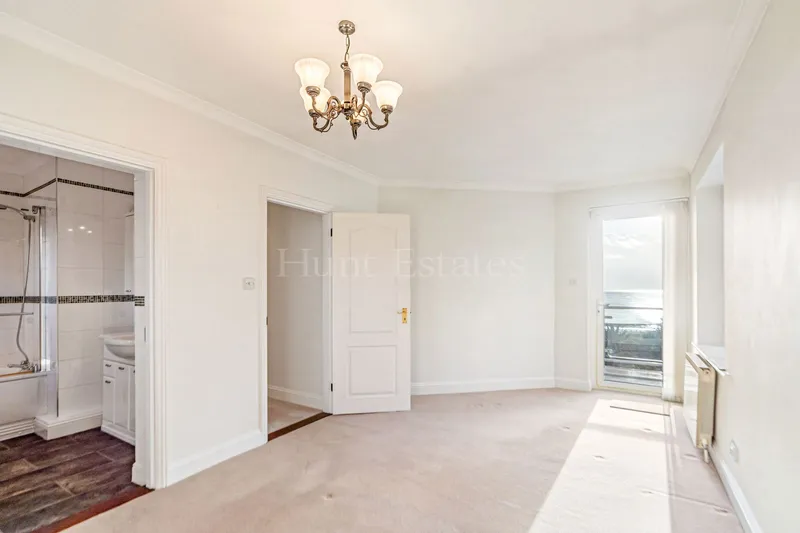 TWO BEDROOM SEASIDE APARTMENT — photograph 8