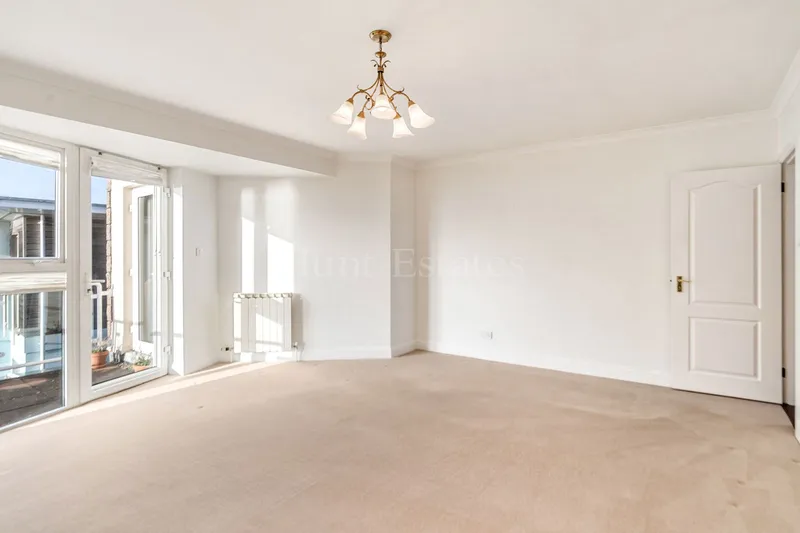 TWO BEDROOM SEASIDE APARTMENT — photograph 4
