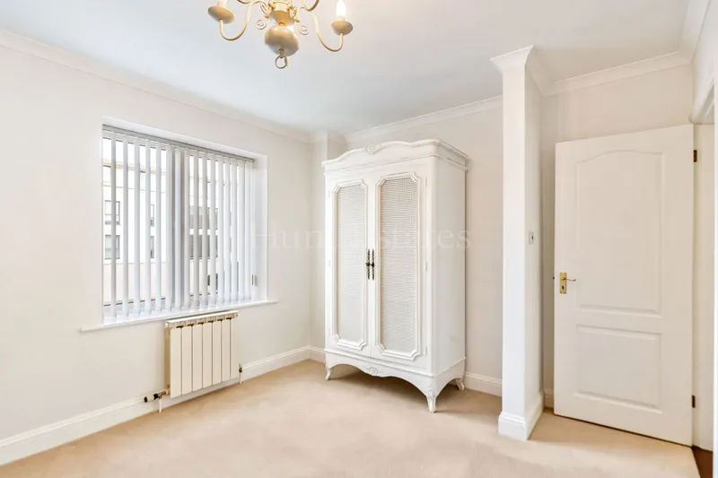TWO BEDROOM SEASIDE APARTMENT — photograph 9