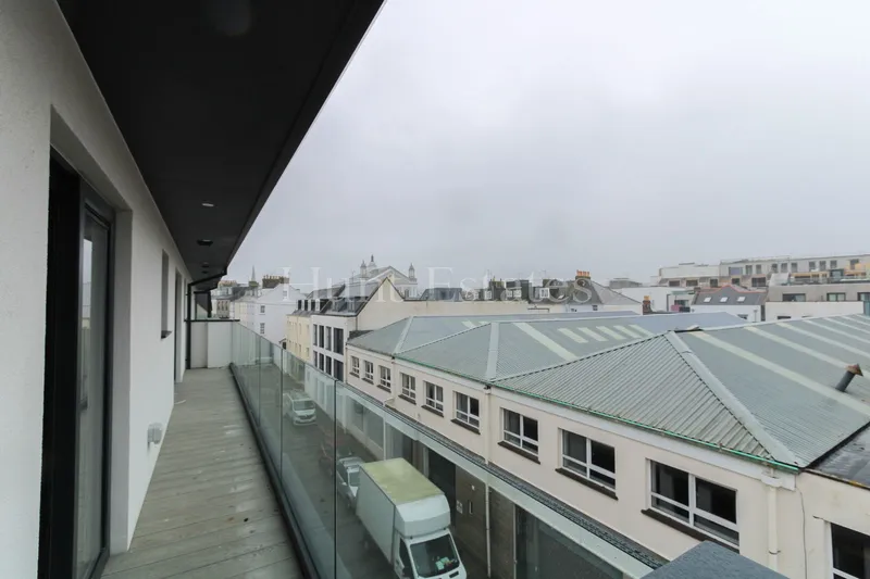 Two Bedroom Penthouse Apartment With Garage — photograph 5