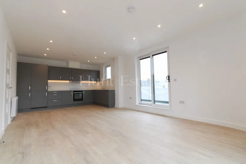 Two Bedroom Penthouse Apartment With Garage — photograph 3