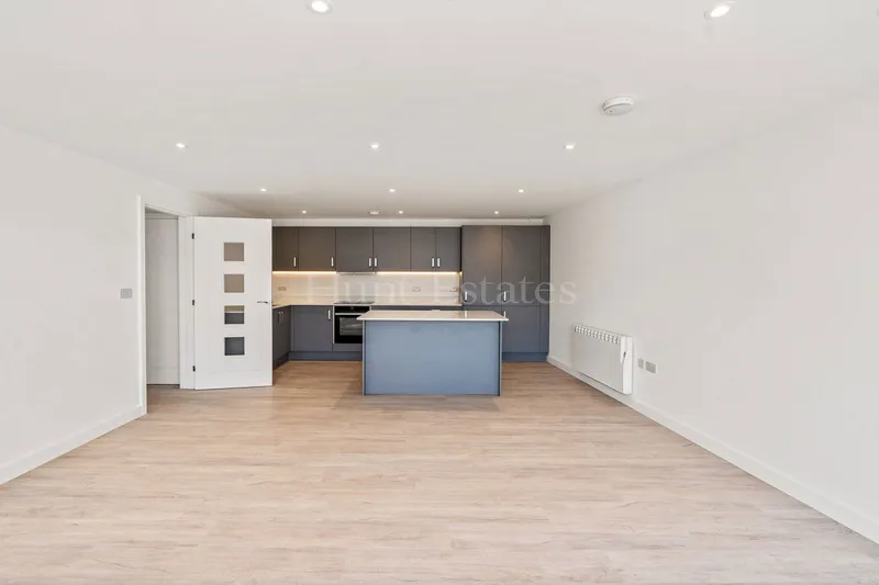 Modern Two Bedroom Apartment With Balcony And Garage — photograph 5