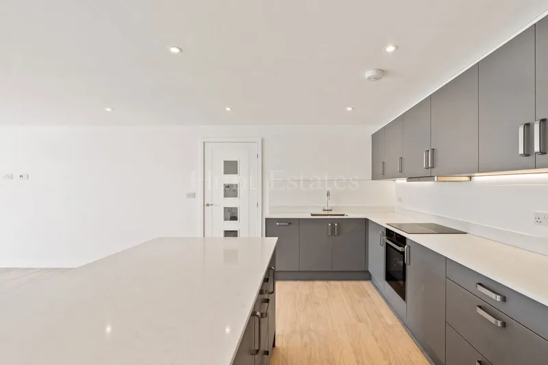 Modern Two Bedroom Apartment With Balcony And Garage — photograph 4