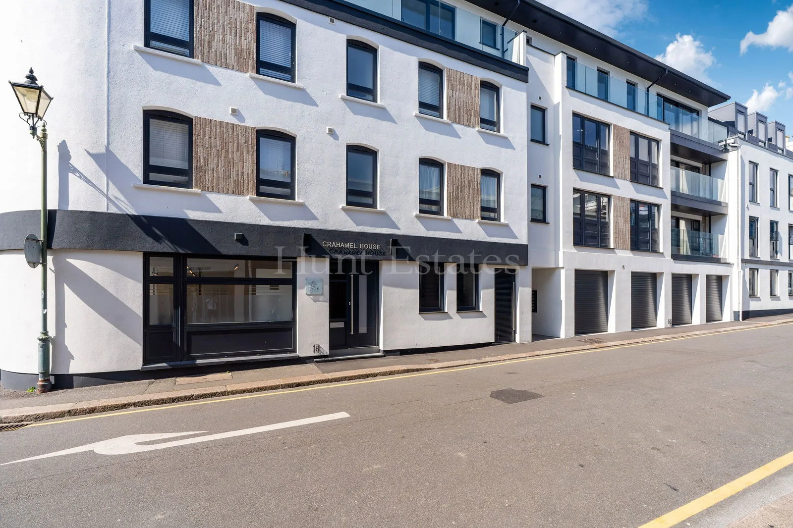 Modern Two Bedroom Apartment With Balcony And Garage — main photograph