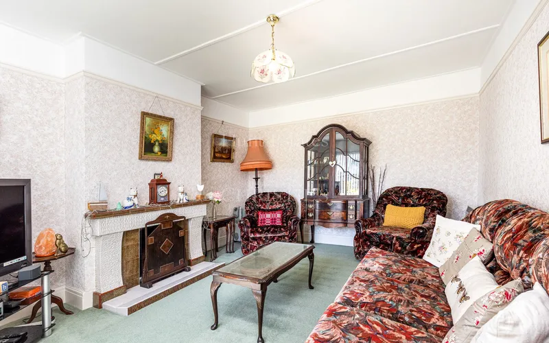 1930s Two-Bedroom Semi-Detached Home — photograph 3
