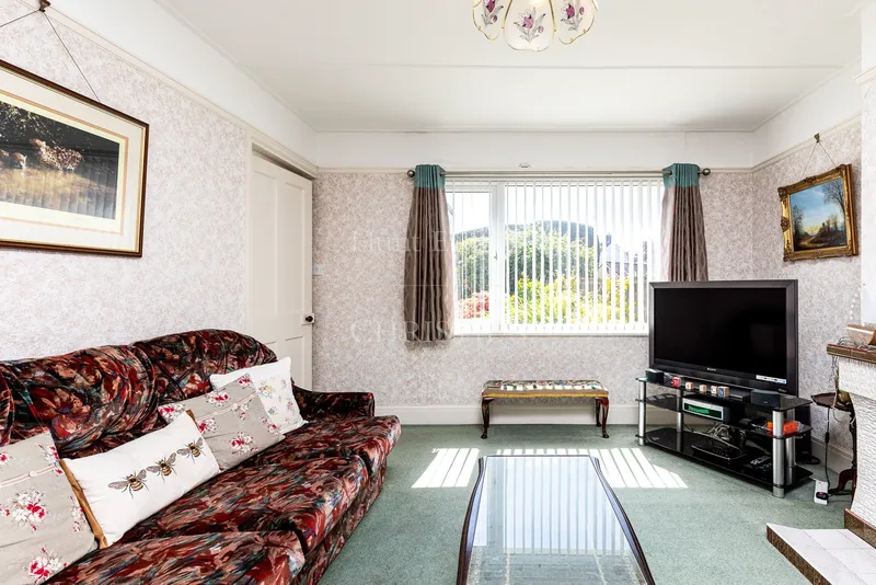 1930s Two-Bedroom Semi-Detached Home — photograph 4