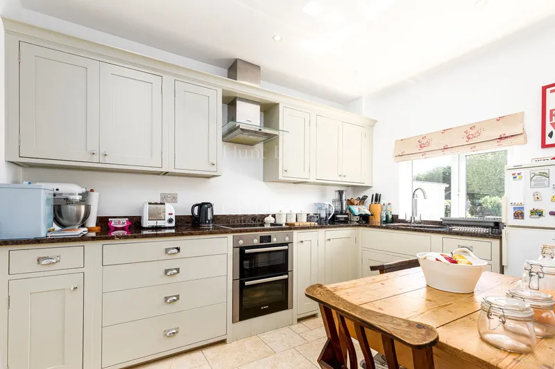 1930s Two-Bedroom Semi-Detached Home — photograph 7
