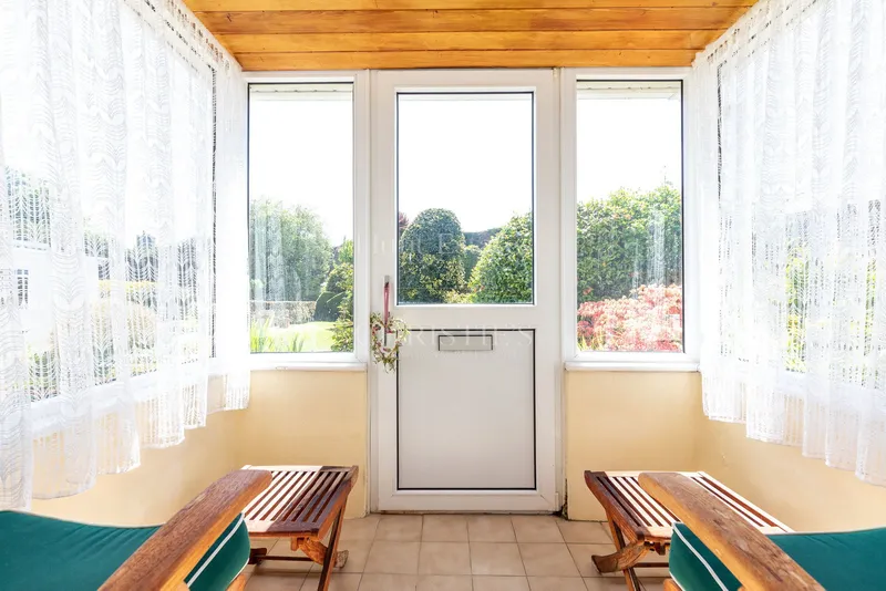 1930s Two-Bedroom Semi-Detached Home — photograph 2
