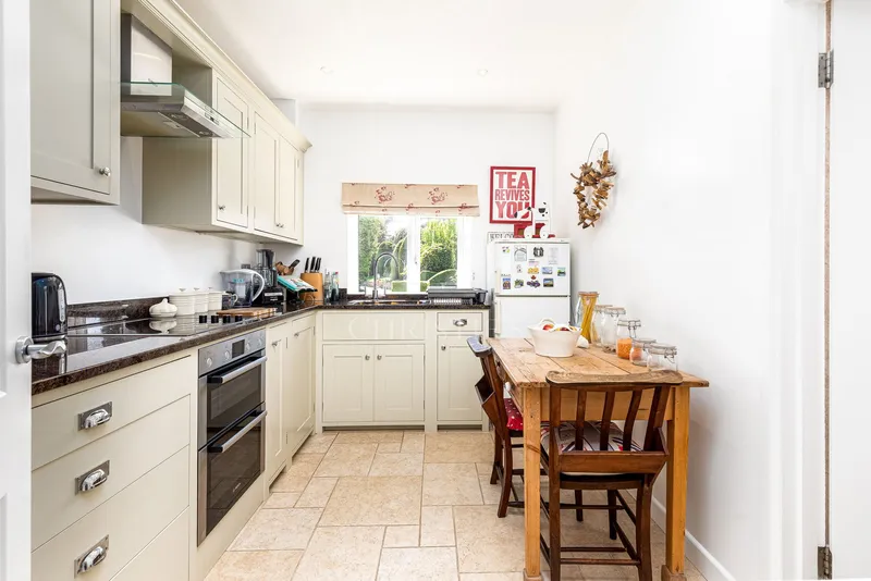1930s Two-Bedroom Semi-Detached Home — photograph 8