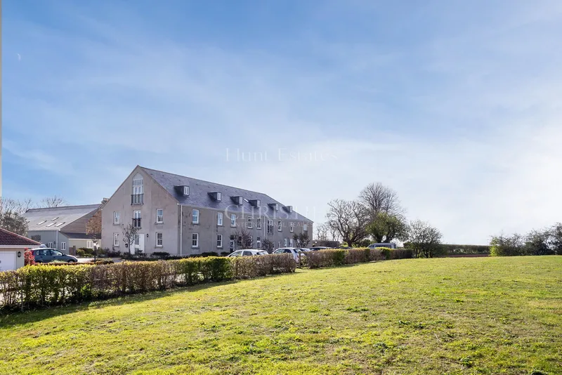Modern Two-Bedroom Apartment With Parking In St Saviour — photograph 4