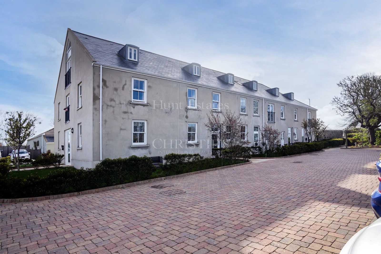 Modern Two-Bedroom Apartment With Parking In St Saviour — main photograph
